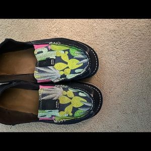 Ariat Cruisers Size 9